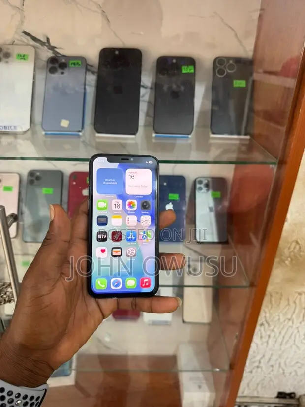Apple iPhone 11 Pro 64GB Black - 1