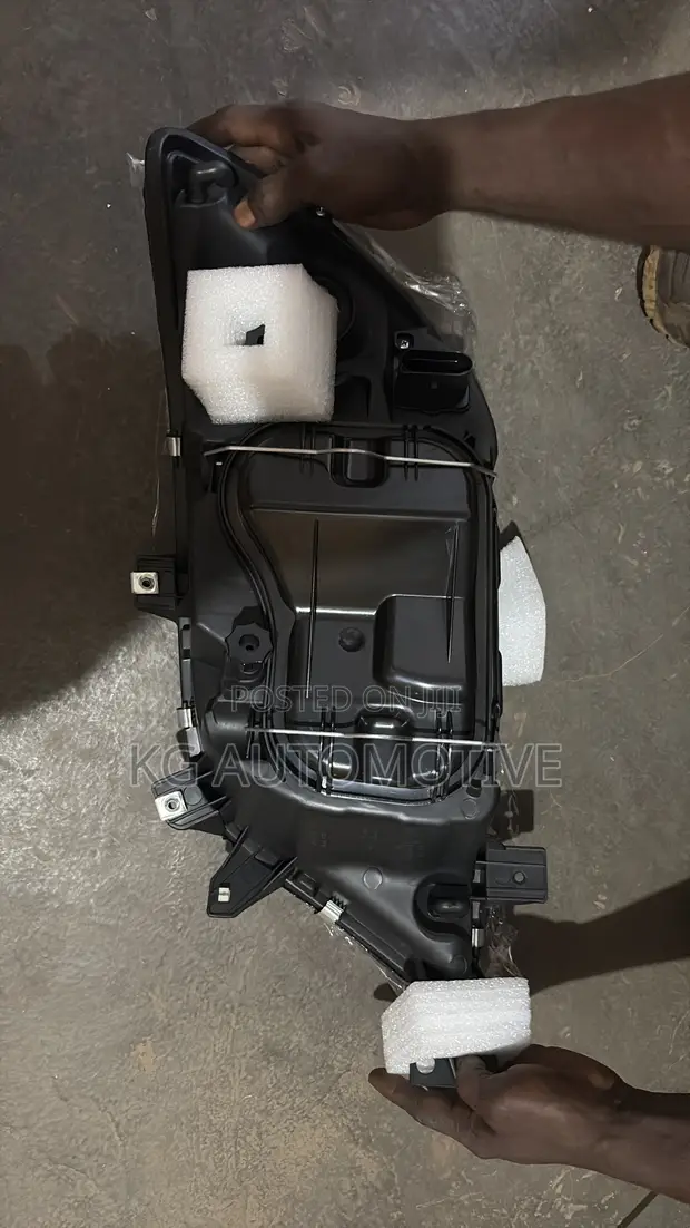 Mercedes-Benz Sprinter CDI Headlight (2005) - 1