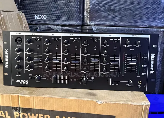 Numark CM200 Professional 19" DJ Mixer - 1