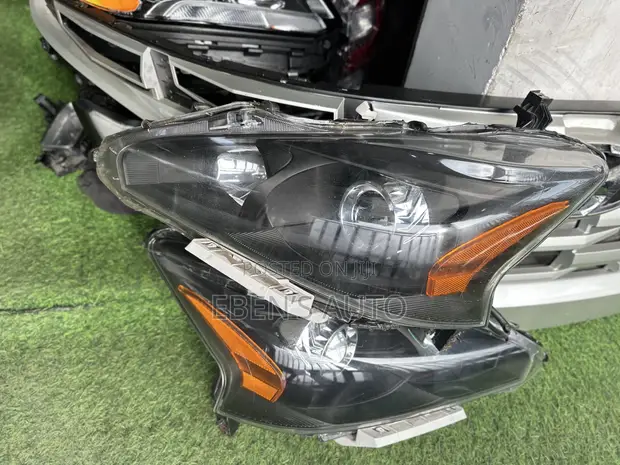 Nissan Altima Headlights (2013-2015) - 1
