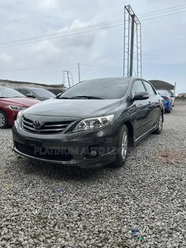Toyota Corolla Altis 2012 Gray - 1