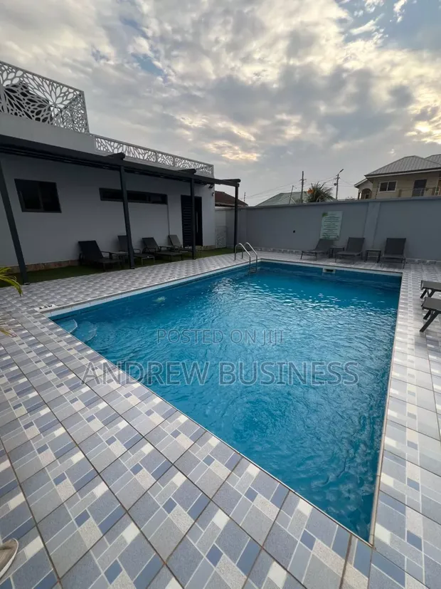 Swimming Pool Cleaning Service - 1