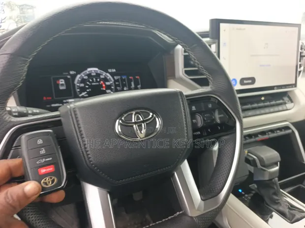 Auto Locksmith Services - Key Programming & Repairs - 1