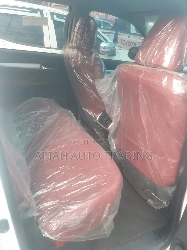Toyota Hilux 2024 White - 1