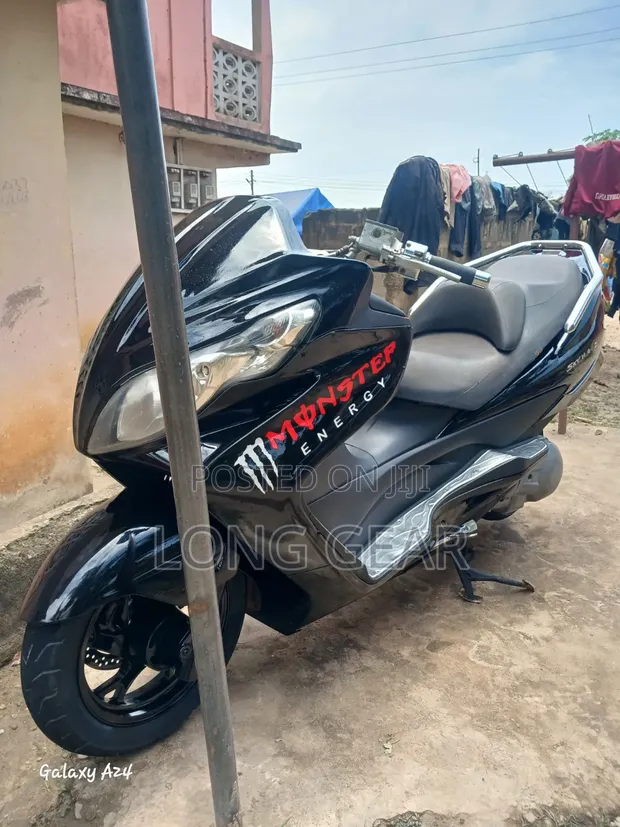 Suzuki Burgman 250 Scooter 2015 - 1