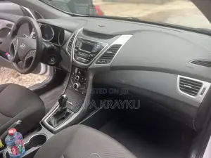 2015 Hyundai Elantra SE Sedan (1.8L 4cyl)