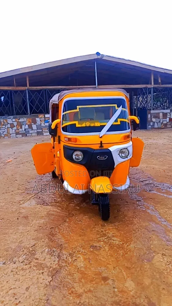 Bajaj RE 2026 Yellow - 1