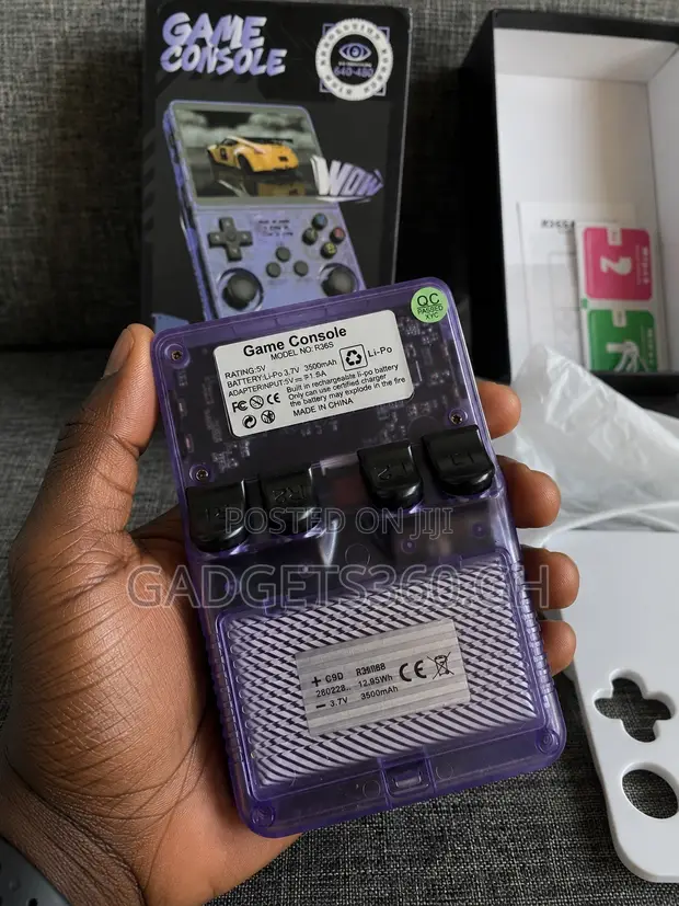 R36S Handheld Retro Gaming Console - 1