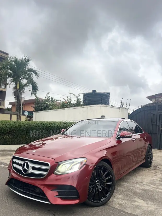 Mercedes-Benz E300 4Matic AWD Sedan 2017 Red - 1