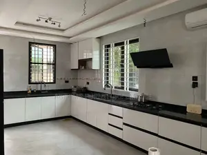 Custom Kitchen Cabinets & Furniture