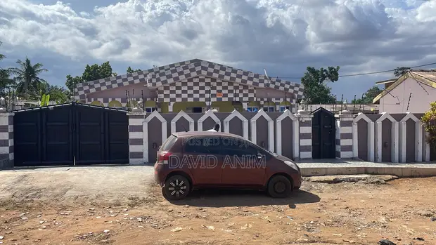 6 Bedroom House for Sale in Gbawe Top Base - 1