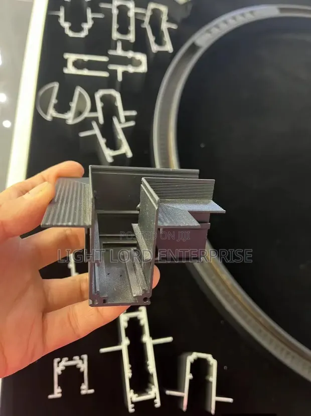 Flicker-Free Corner Magnetic Connector for Surface Track Lighting - 1