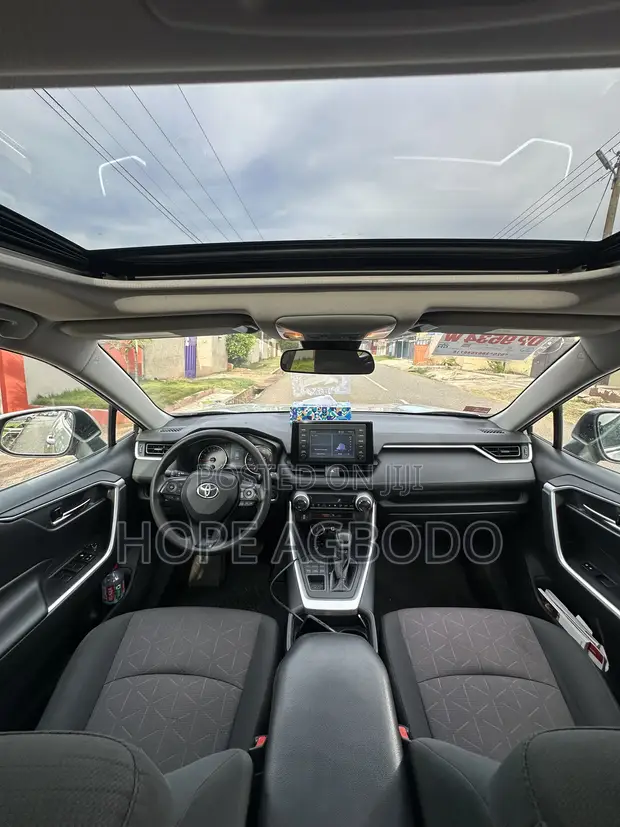 Toyota RAV4 XLE AWD 2019 Silver - 1