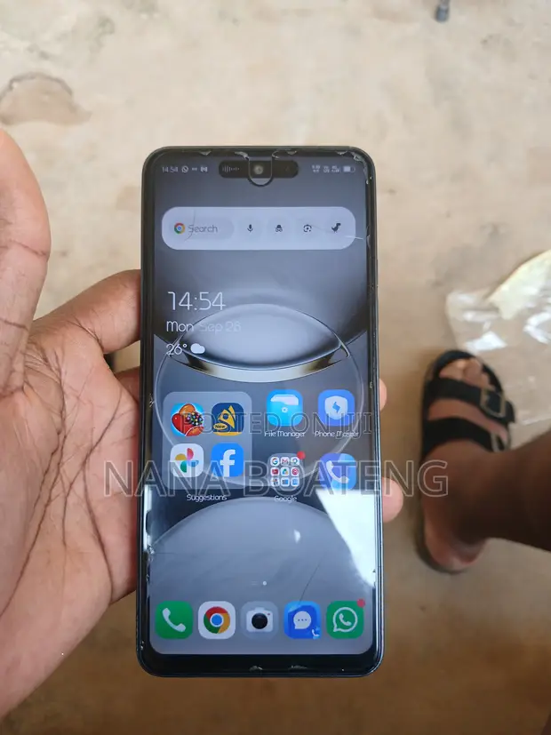 Tecno Spark 30 128GB Yellow - 1