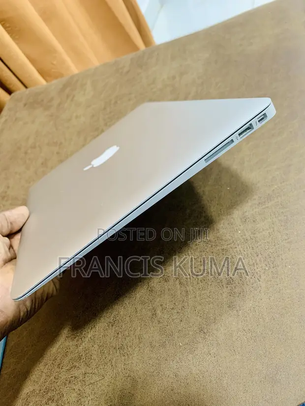 Apple MacBook Pro 2017 13" 8GB RAM Intel Core i5 256GB SSD - 1