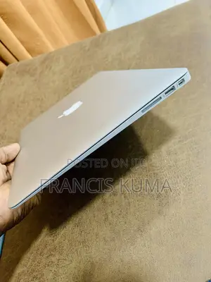 Apple MacBook Pro 2017 13" 8GB RAM Intel Core i5 256GB SSD