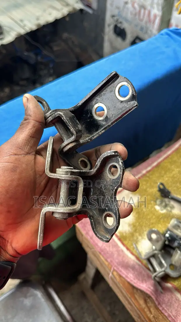 Toyota Corolla Door Hinges (2005-2020) - 1