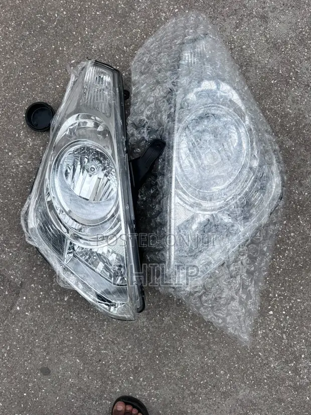 Hyundai H1/Starex Headlight Pair - Brand New - 1