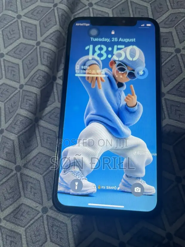 Apple iPhone X 64GB White - 1