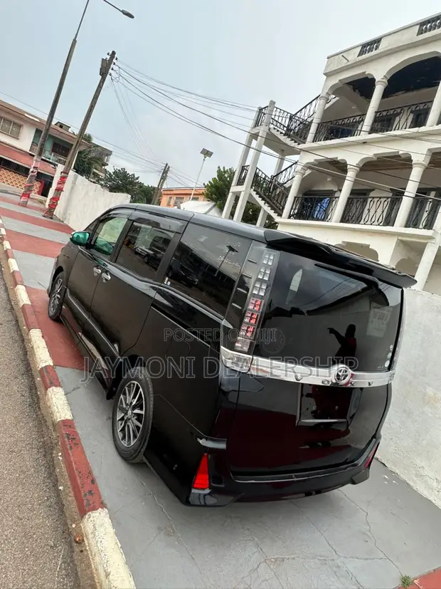Toyota Voxy 2017 Black - 1