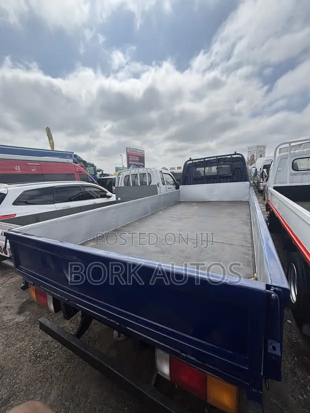 Hyundai Mighty II Truck - 1