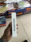 New Samsung Galaxy S21 FE 5G 128GB Gray - 2