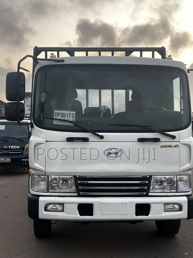 Hyundai Mega 5 Tons Truck 2015 White - 1