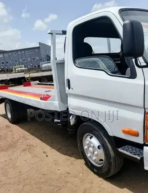 Hyundai Mighty 2 Towing Truck