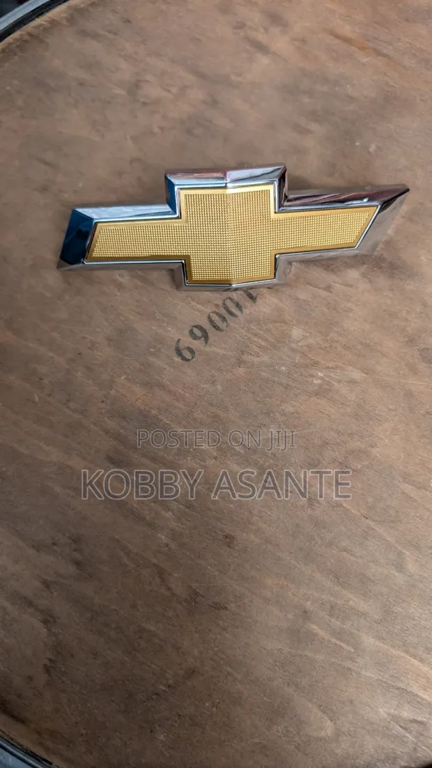 Chevrolet Camaro 2018 Front Emblem - 1