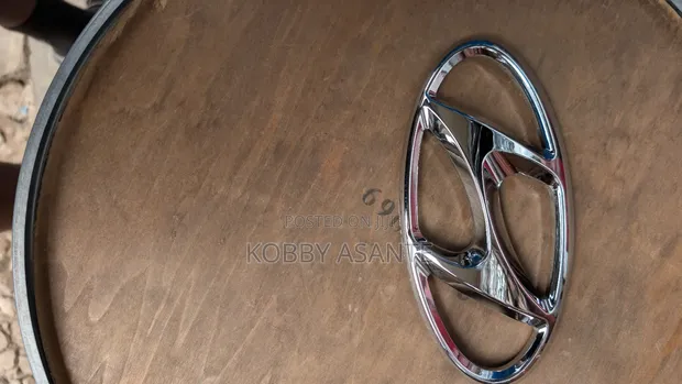 Hyundai Tucson 2017-2020 Front Emblem - 1