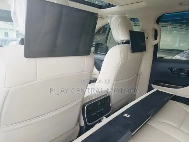New Toyota Land Cruiser LC300 2024 White - 1