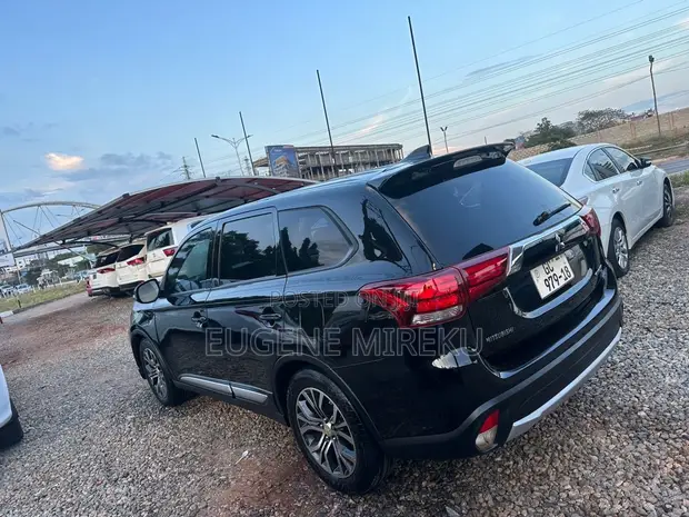 Mitsubishi Outlander 2018 Black - 1