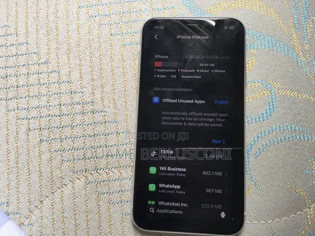 Apple iPhone 11 64GB White - 1
