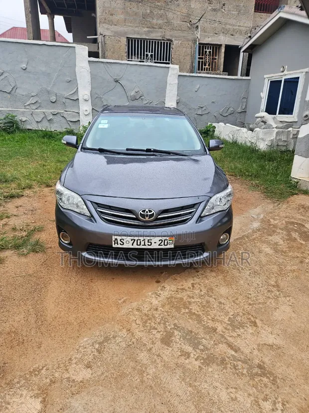 Toyota Corolla 2012 Gray - 1
