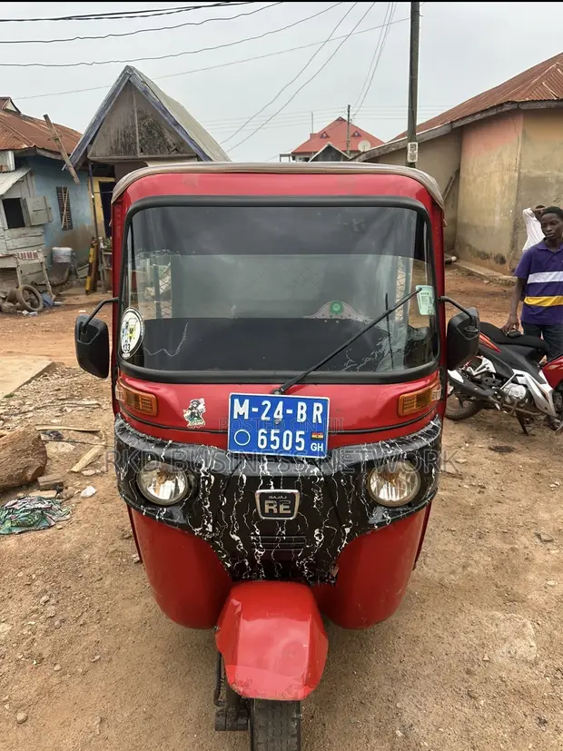 Bajaj RE 2024 Red - 1