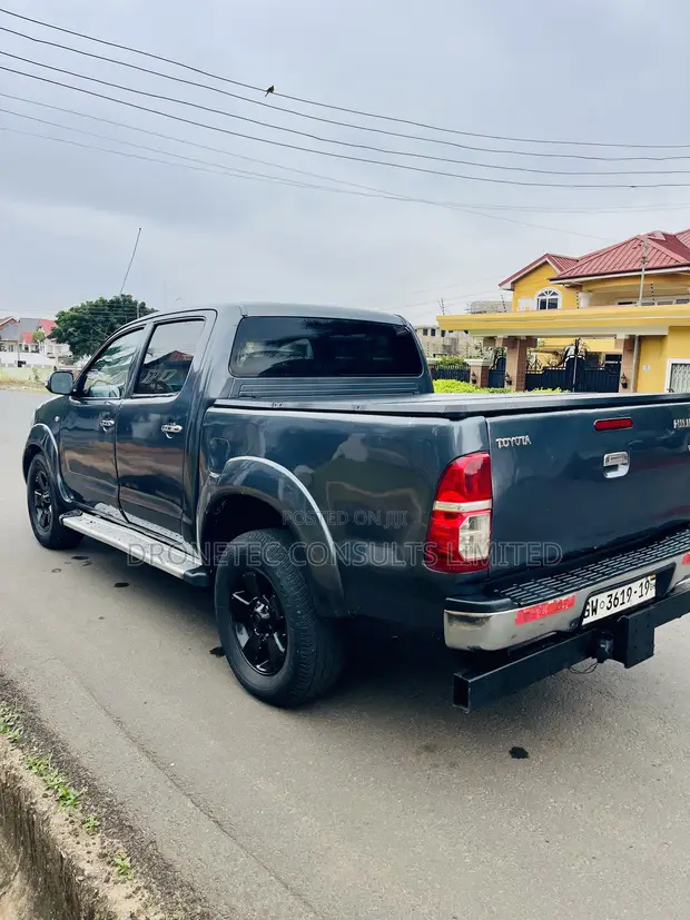Toyota Hilux 2.5 D-4D 4x4 SRX 2011 Gray - 1