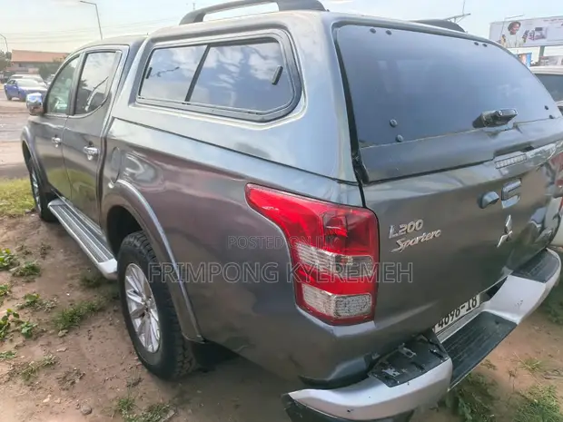 Mitsubishi L200 2018 Silver - 1