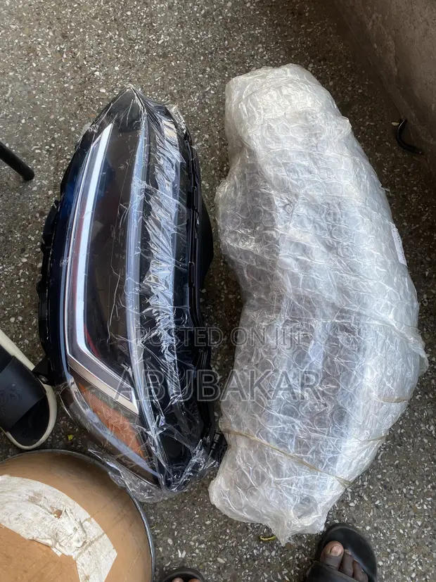 Honda HR-V 2022 Headlight Pair - 1