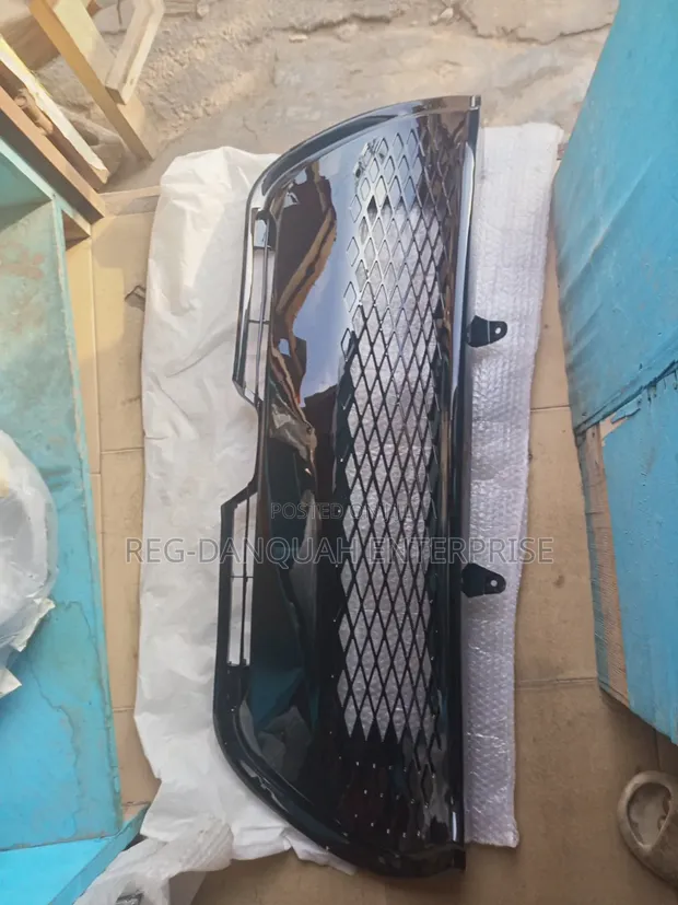 Toyota Corolla 2017-2018 Down Grille Sports - 1