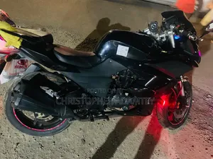 2015 Sport Bike - Black