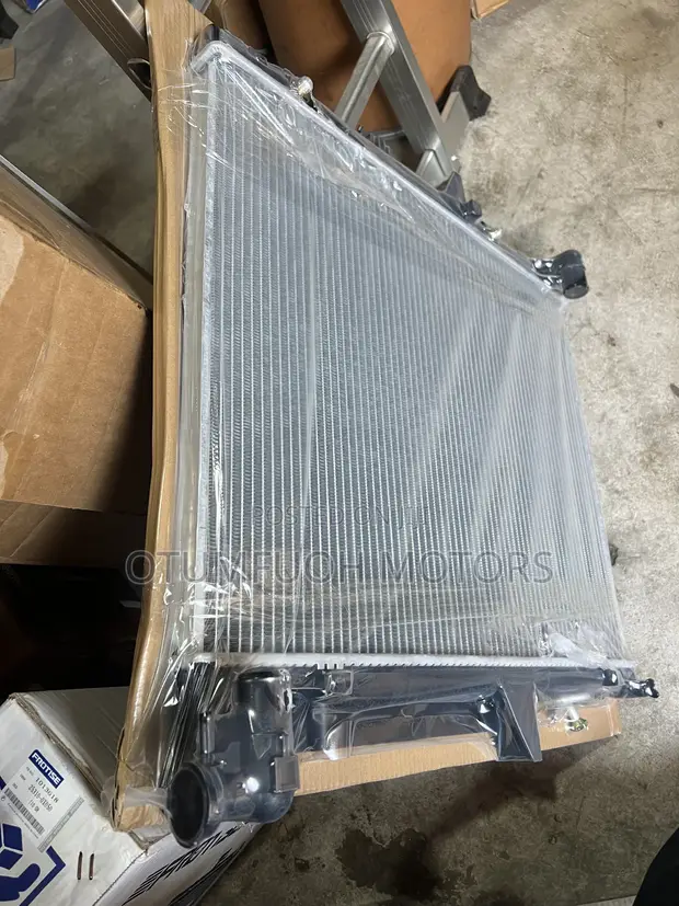 Mitsubishi L200 Radiator (Water Tank) 2007-2013 - 1