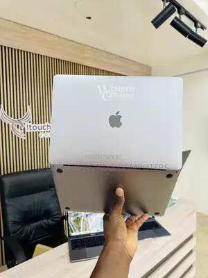 Apple MacBook Pro 2020 13" i5 8GB RAM 256GB SSD
