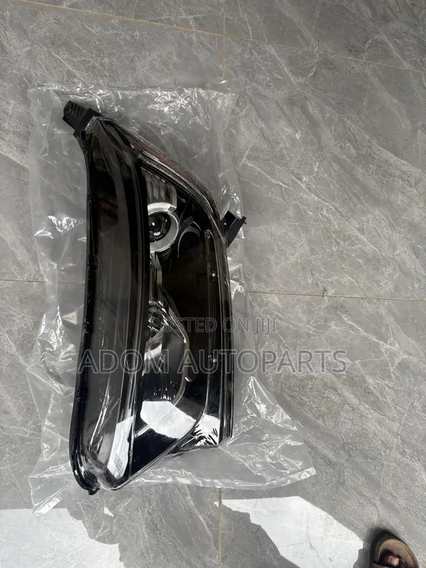 Honda CR-V Headlight - 2017-2022 - 1