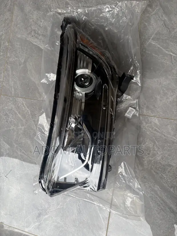 Honda CR-V Headlamp (2017-2022) - 1