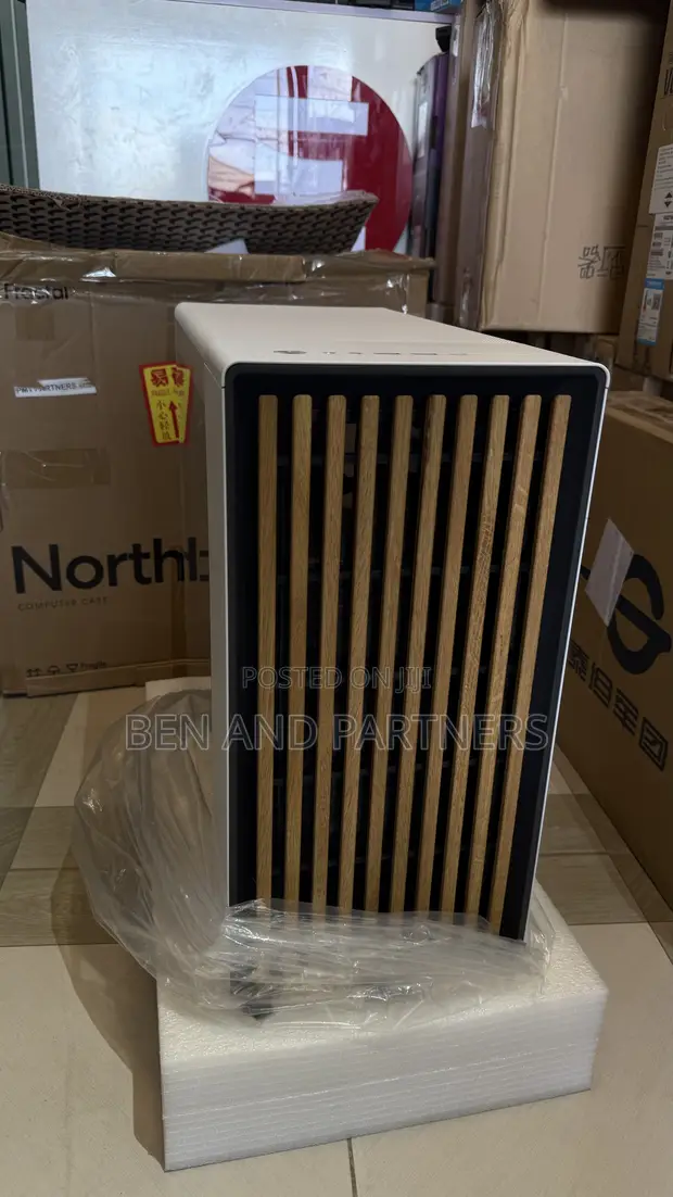 Fractal Design North Chalk White ATX Case - 1