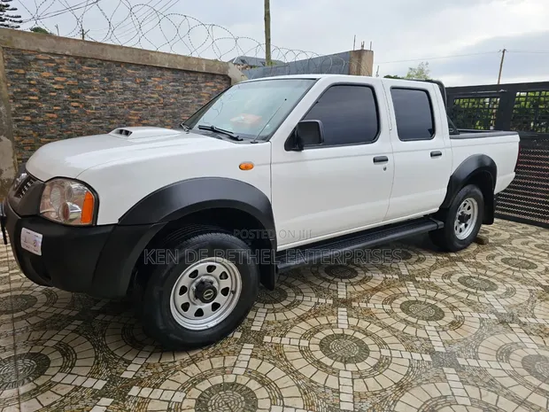 Nissan Hardbody 2021 White - 1