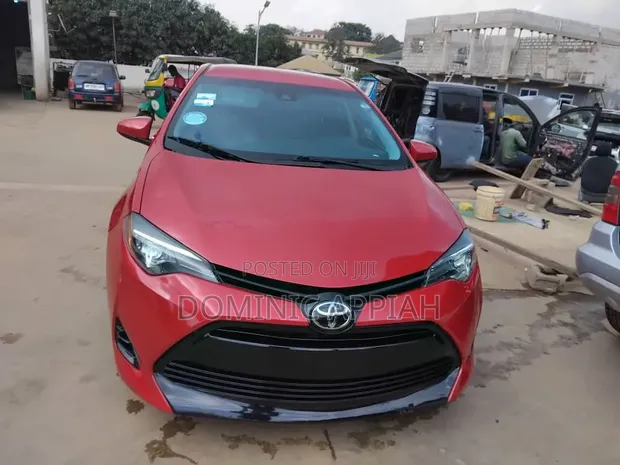 Toyota Corolla 2017 Red - 1