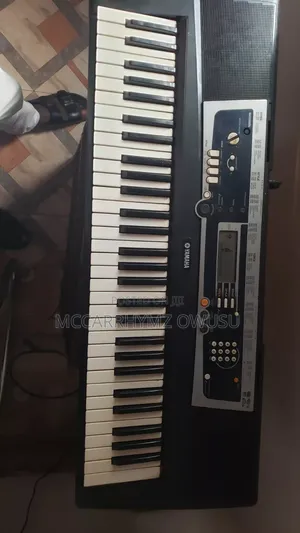 Yamaha YPT-210 61-Key Keyboard