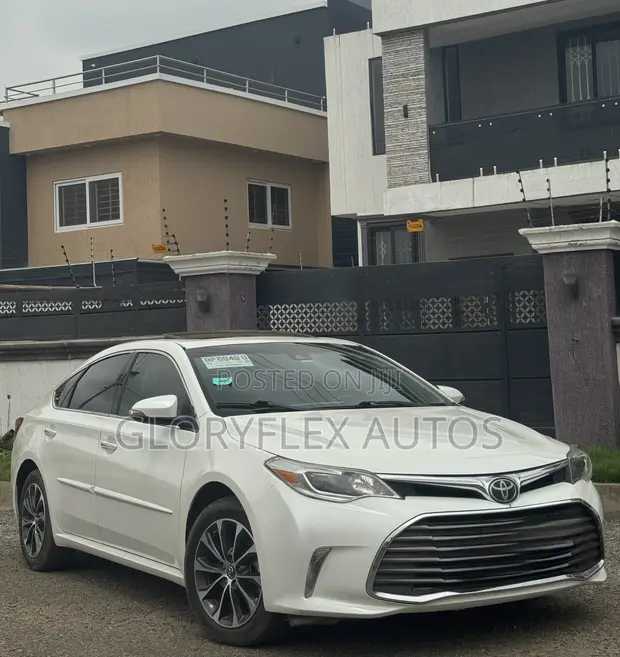 2017 Toyota Avalon XLE Sedan FWD - 1