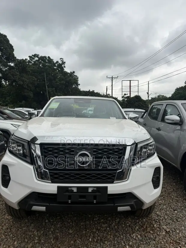 Nissan Navara 2025 White - 1